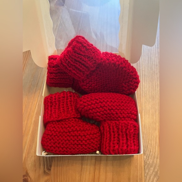 Red hand knitted infant mittens/booties gift set - Picture 7 of 14